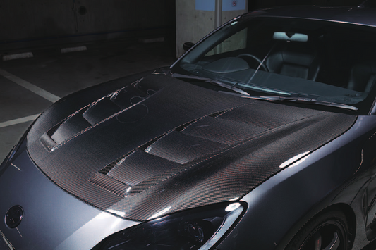Carbon bonnet (20% lighter than infusion molded stock)